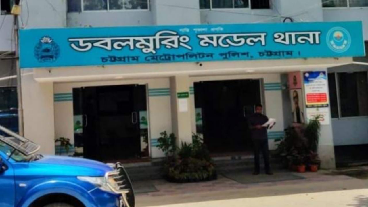 চট্টগ্রামে পুলিশের গাড়ি থেকে হাতকড়াসহ পালালো মাদক মামলার আসামি